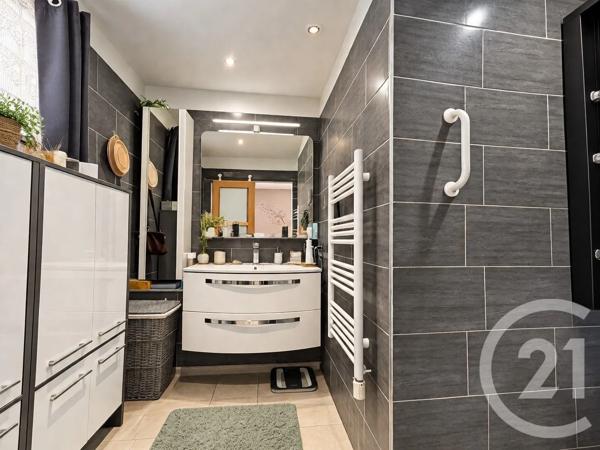 Maison à vendre  10 pièces - 245 m 2   COGOLIN  - 83