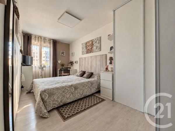 Maison à vendre  10 pièces - 245 m 2   COGOLIN  - 83
