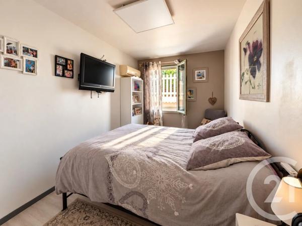Maison à vendre  10 pièces - 245 m 2   COGOLIN  - 83