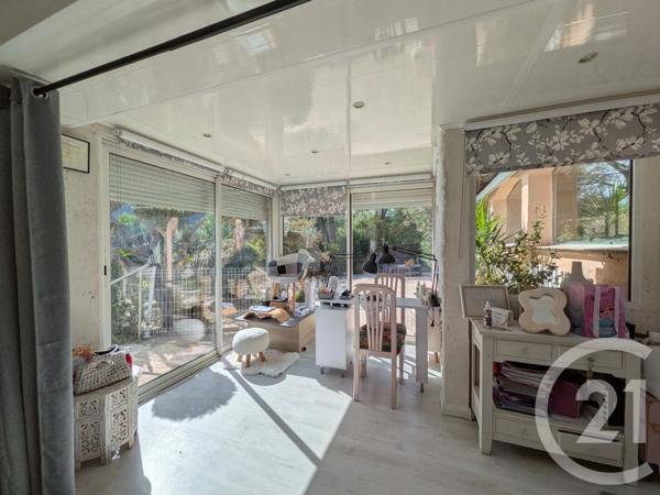 Maison à vendre  10 pièces - 245 m 2   COGOLIN  - 83