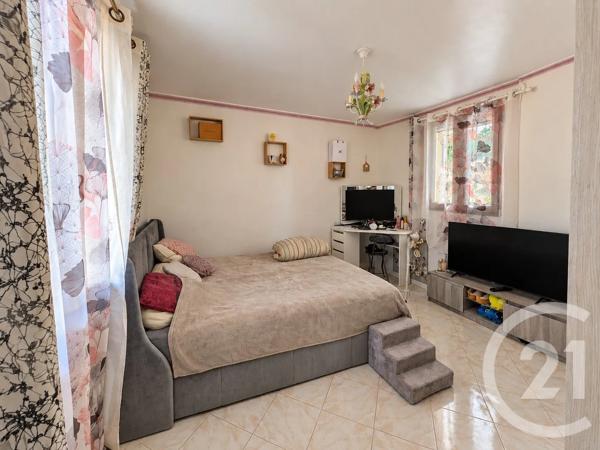 Maison à vendre  10 pièces - 245 m 2   COGOLIN  - 83
