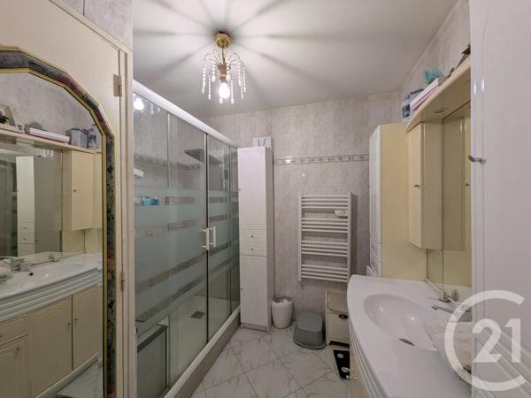 Maison à vendre  10 pièces - 245 m 2   COGOLIN  - 83