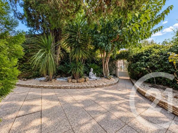 Maison à vendre  10 pièces - 245 m 2   COGOLIN  - 83