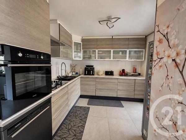 Maison à vendre  10 pièces - 245 m 2   COGOLIN  - 83
