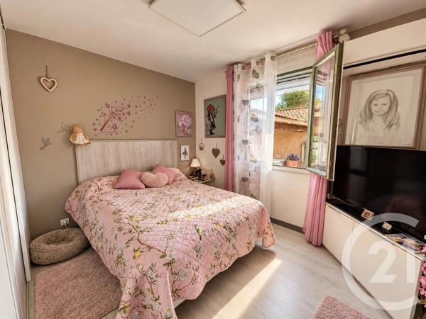 Maison à vendre  10 pièces - 245 m 2   COGOLIN  - 83