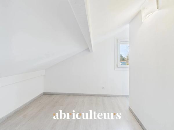 Maison familiale dans un confort moderne avec piscine intérieure en vente à Rillieux-la-Pape (69140)