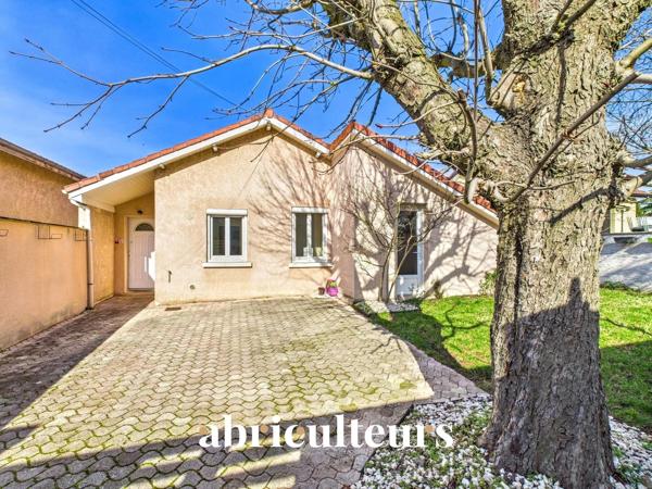 Maison familiale dans un confort moderne avec piscine intérieure en vente à Rillieux-la-Pape (69140)