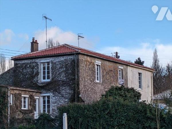 POUZAUGES - Idéal investisseurs ou primo-accédants, maison à étage de 98 m² habitables et jardi...