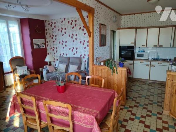 POUZAUGES - Idéal investisseurs ou primo-accédants, maison à étage de 98 m² habitables et jardi...