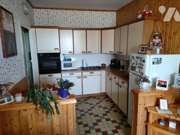 POUZAUGES - Idéal investisseurs ou primo-accédants, maison à étage de 98 m² habitables et jardi...