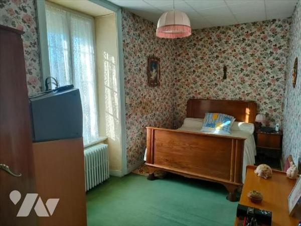 POUZAUGES - Idéal investisseurs ou primo-accédants, maison à étage de 98 m² habitables et jardi...