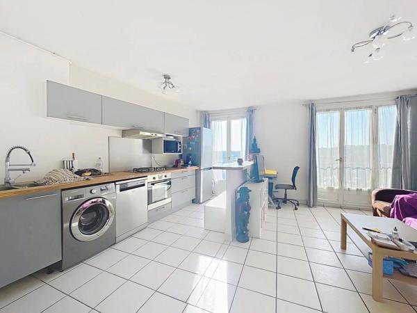 Vente                                                      Appartement
                        
                     3 pièces                      57 m2                     à Choisy-le-Roi