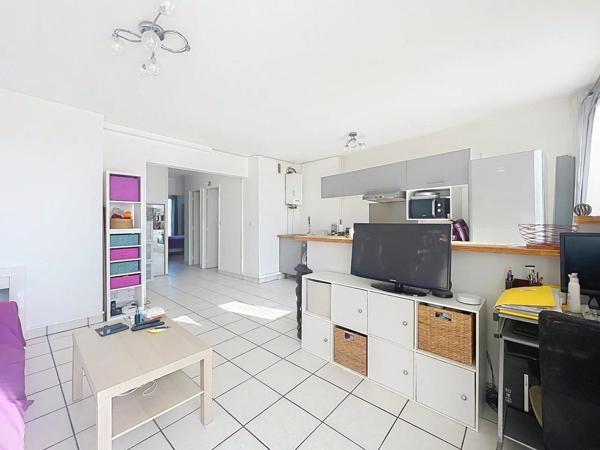 Vente                                                      Appartement
                        
                     3 pièces                      57 m2                     à Choisy-le-Roi