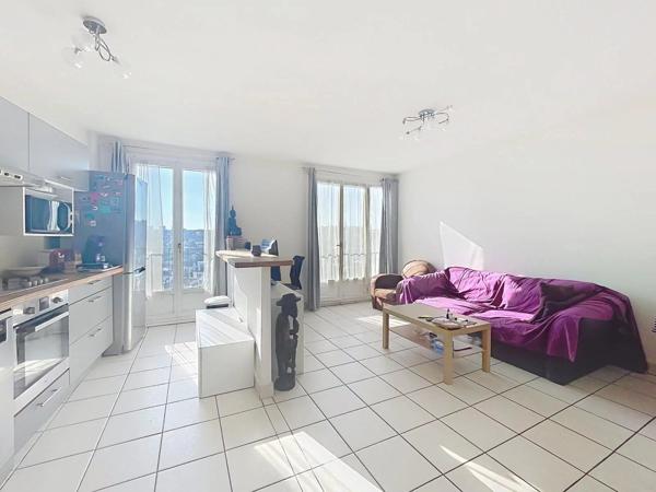 Vente                                                      Appartement
                        
                     3 pièces                      57 m2                     à Choisy-le-Roi