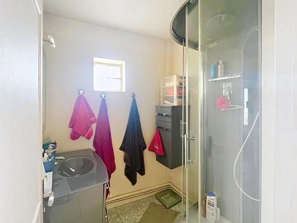 Vente                                                      Appartement
                        
                     3 pièces                      57 m2                     à Choisy-le-Roi