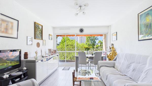 Nouveauté - 2 pièces de 67 m² - Balcon - DPE C - 10 min métro Ligne 14