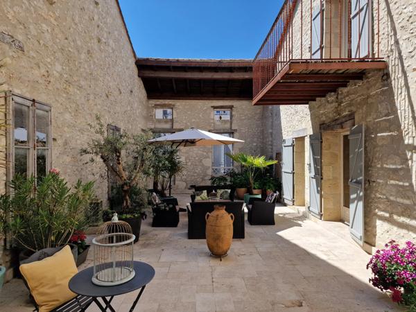 Maison de ville élégante et de caractère avec jardin de toit et appartement indépendant – Eymet