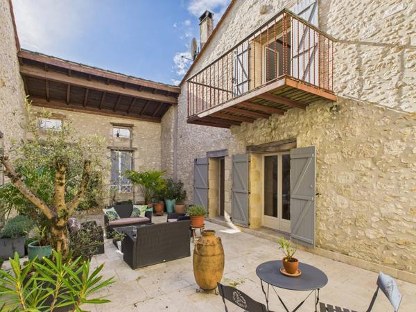 Maison de ville élégante et de caractère avec jardin de toit et appartement indépendant – Eymet