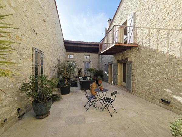 Maison de ville élégante et de caractère avec jardin de toit et appartement indépendant – Eymet