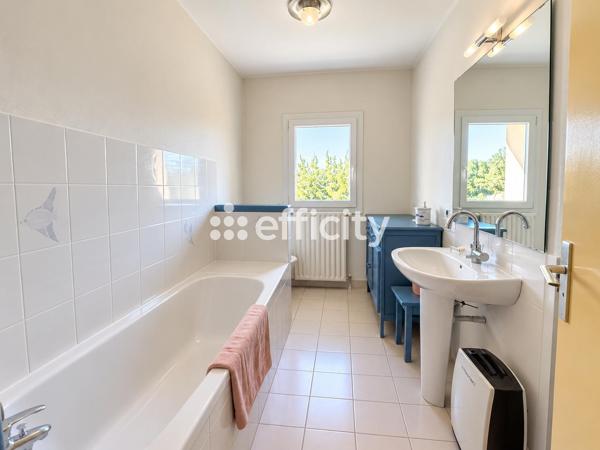 Maison
         6 pièces
        - 150 m² Exclusivité 285 000 € *
