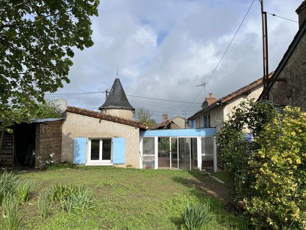 Maison atypique dans un hameau au calme proche de commodités