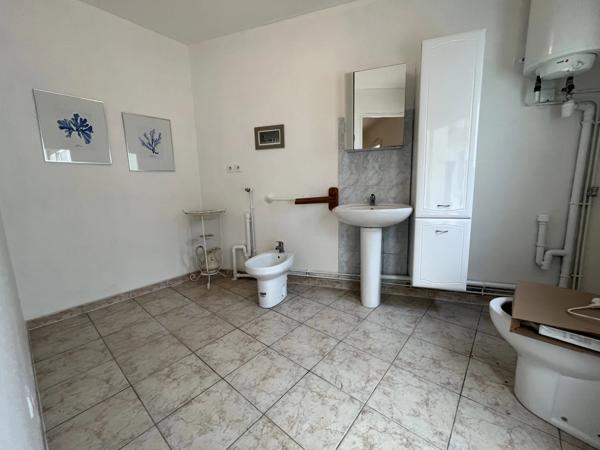 Maison atypique dans un hameau au calme proche de commodités