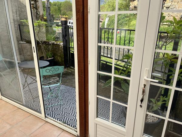Maison atypique dans un hameau au calme proche de commodités