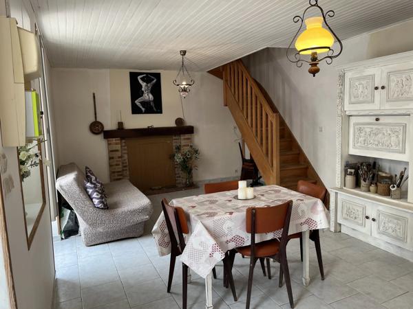 Maison atypique dans un hameau au calme proche de commodités