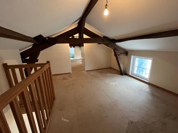 Maison atypique dans un hameau au calme proche de commodités