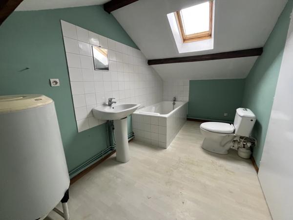 Maison atypique dans un hameau au calme proche de commodités