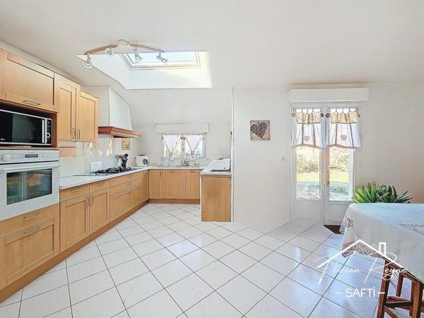 "Blanquefort : maison 137 m², 4 chambres, calme & tramway"