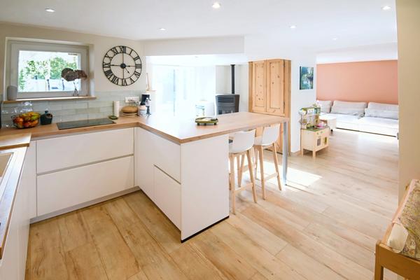 FERMETTE RÉNOVÉE 195 M² + GRENIER AMÉNAGEABLE, 4 CHAMBRES, 2 SALLES DE BAIN, GARAGE, PISCINE – PROCHE LUXEMBOURG