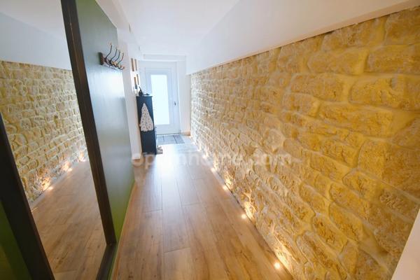 FERMETTE RÉNOVÉE 195 M² + GRENIER AMÉNAGEABLE, 4 CHAMBRES, 2 SALLES DE BAIN, GARAGE, PISCINE – PROCHE LUXEMBOURG