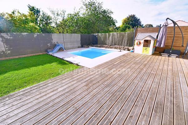 FERMETTE RÉNOVÉE 195 M² + GRENIER AMÉNAGEABLE, 4 CHAMBRES, 2 SALLES DE BAIN, GARAGE, PISCINE – PROCHE LUXEMBOURG