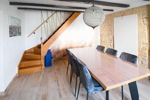 FERMETTE RÉNOVÉE 195 M² + GRENIER AMÉNAGEABLE, 4 CHAMBRES, 2 SALLES DE BAIN, GARAGE, PISCINE – PROCHE LUXEMBOURG