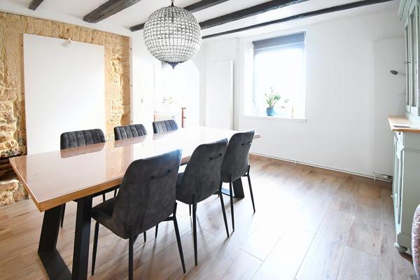 FERMETTE RÉNOVÉE 195 M² + GRENIER AMÉNAGEABLE, 4 CHAMBRES, 2 SALLES DE BAIN, GARAGE, PISCINE – PROCHE LUXEMBOURG