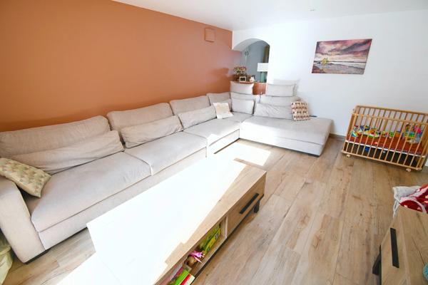 FERMETTE RÉNOVÉE 195 M² + GRENIER AMÉNAGEABLE, 4 CHAMBRES, 2 SALLES DE BAIN, GARAGE, PISCINE – PROCHE LUXEMBOURG