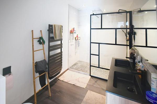 FERMETTE RÉNOVÉE 195 M² + GRENIER AMÉNAGEABLE, 4 CHAMBRES, 2 SALLES DE BAIN, GARAGE, PISCINE – PROCHE LUXEMBOURG