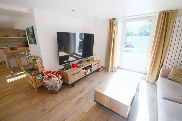 FERMETTE RÉNOVÉE 195 M² + GRENIER AMÉNAGEABLE, 4 CHAMBRES, 2 SALLES DE BAIN, GARAGE, PISCINE – PROCHE LUXEMBOURG