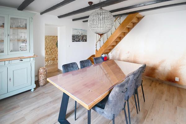 FERMETTE RÉNOVÉE 195 M² + GRENIER AMÉNAGEABLE, 4 CHAMBRES, 2 SALLES DE BAIN, GARAGE, PISCINE – PROCHE LUXEMBOURG