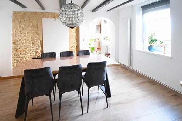 FERMETTE RÉNOVÉE 195 M² + GRENIER AMÉNAGEABLE, 4 CHAMBRES, 2 SALLES DE BAIN, GARAGE, PISCINE – PROCHE LUXEMBOURG