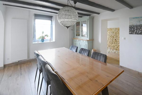 FERMETTE RÉNOVÉE 195 M² + GRENIER AMÉNAGEABLE, 4 CHAMBRES, 2 SALLES DE BAIN, GARAGE, PISCINE – PROCHE LUXEMBOURG