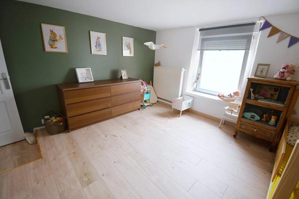 FERMETTE RÉNOVÉE 195 M² + GRENIER AMÉNAGEABLE, 4 CHAMBRES, 2 SALLES DE BAIN, GARAGE, PISCINE – PROCHE LUXEMBOURG
