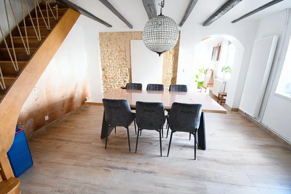 FERMETTE RÉNOVÉE 195 M² + GRENIER AMÉNAGEABLE, 4 CHAMBRES, 2 SALLES DE BAIN, GARAGE, PISCINE – PROCHE LUXEMBOURG