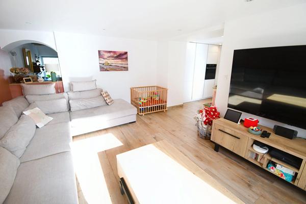 FERMETTE RÉNOVÉE 195 M² + GRENIER AMÉNAGEABLE, 4 CHAMBRES, 2 SALLES DE BAIN, GARAGE, PISCINE – PROCHE LUXEMBOURG