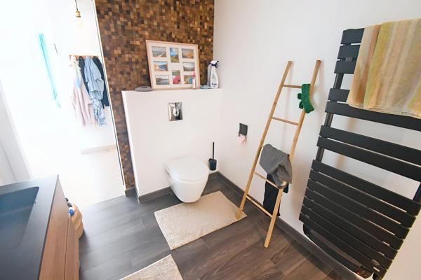 FERMETTE RÉNOVÉE 195 M² + GRENIER AMÉNAGEABLE, 4 CHAMBRES, 2 SALLES DE BAIN, GARAGE, PISCINE – PROCHE LUXEMBOURG