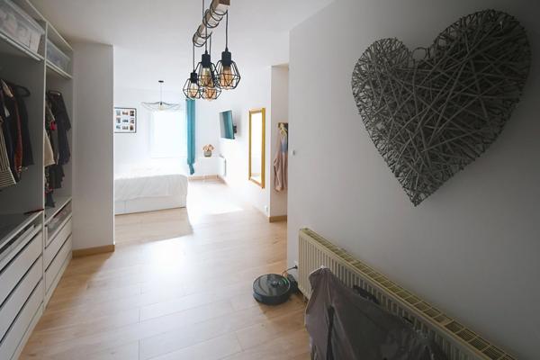 FERMETTE RÉNOVÉE 195 M² + GRENIER AMÉNAGEABLE, 4 CHAMBRES, 2 SALLES DE BAIN, GARAGE, PISCINE – PROCHE LUXEMBOURG