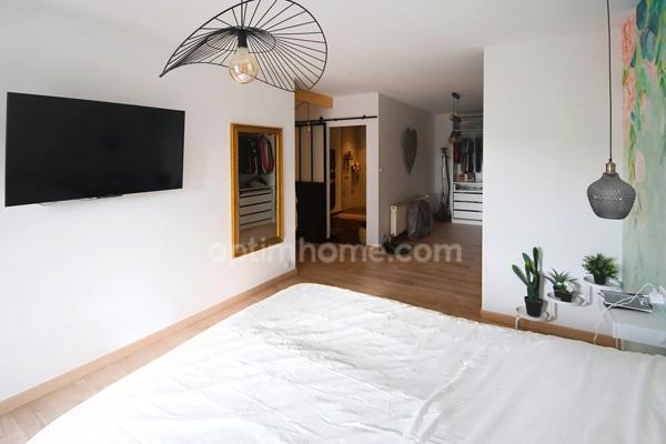 FERMETTE RÉNOVÉE 195 M² + GRENIER AMÉNAGEABLE, 4 CHAMBRES, 2 SALLES DE BAIN, GARAGE, PISCINE – PROCHE LUXEMBOURG