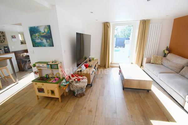 FERMETTE RÉNOVÉE 195 M² + GRENIER AMÉNAGEABLE, 4 CHAMBRES, 2 SALLES DE BAIN, GARAGE, PISCINE – PROCHE LUXEMBOURG