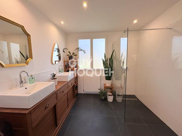 EXCLUSIVITE Chez Guy Hoquet Très belle maison entièrement rénovée, véritable coup de coeur !